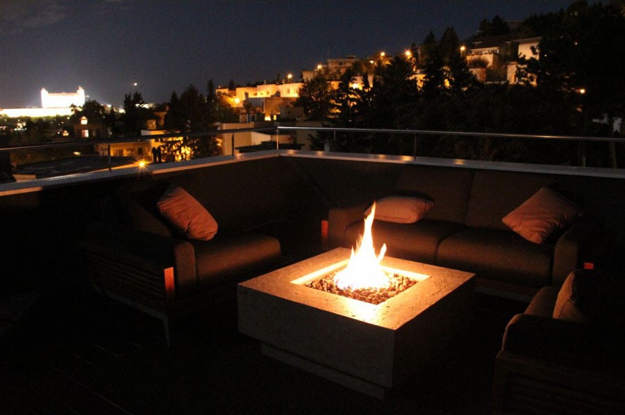 mga gas fireplace sa balkonahe ng terrace o sa hardin