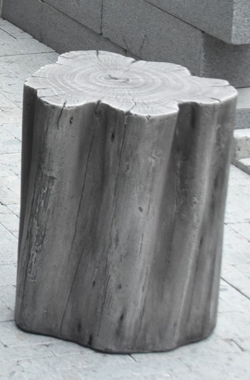 Imitasyon ng cast concrete stump