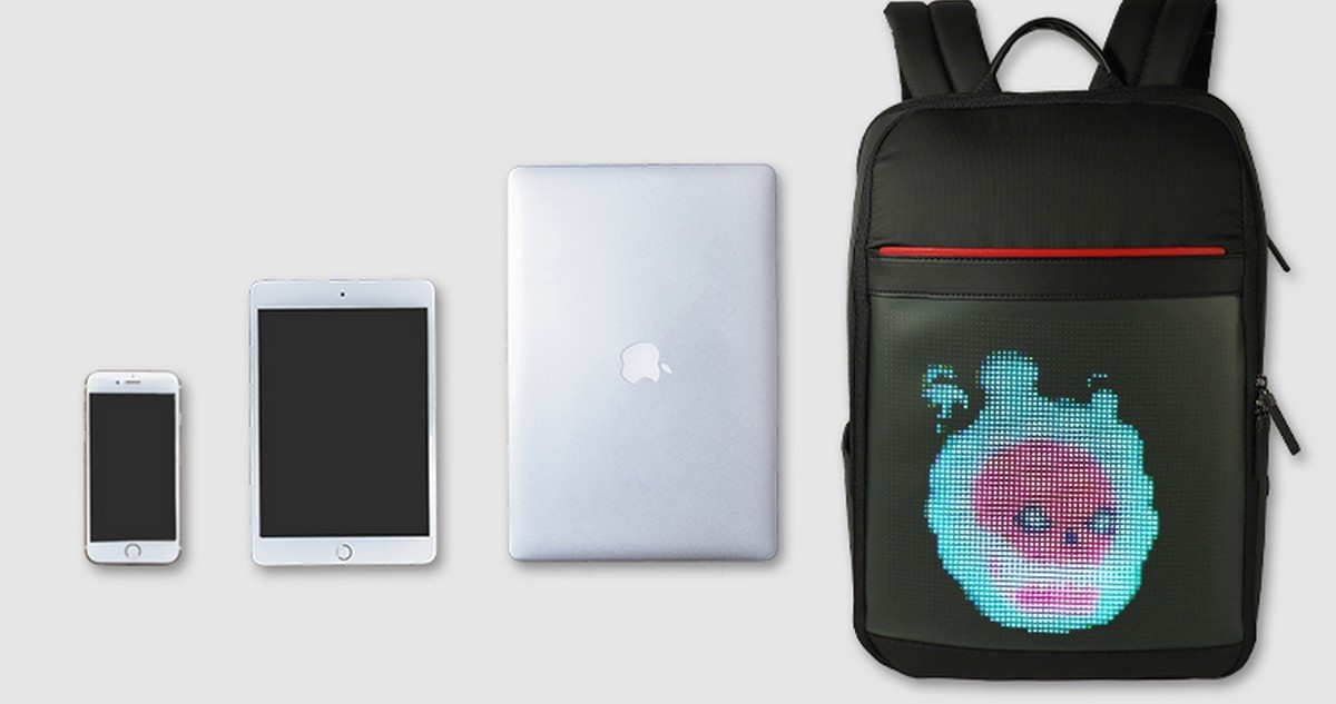 Humantong backpack na may programmable display