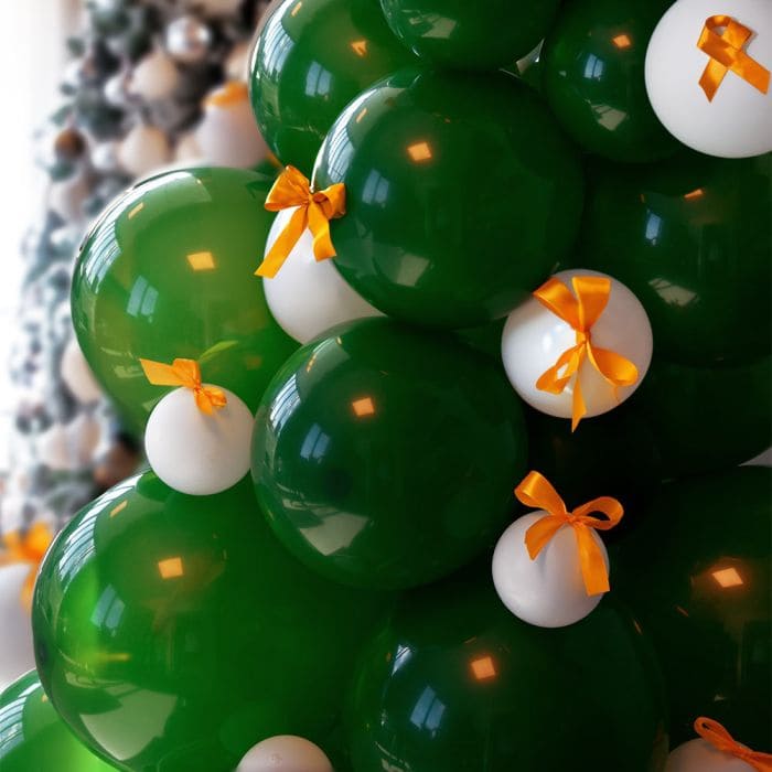 Balloon christmas tree​ - Inflatable Xmas tree na gawa sa mga balloon